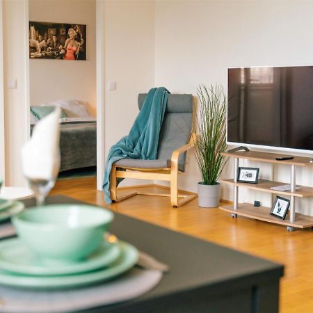 Balcony Apartment, 1 Min To Metro, Perfect For Long Stay Вена Экстерьер фото