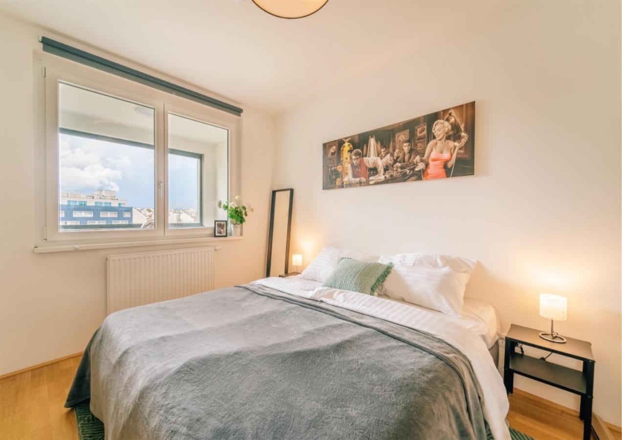 Balcony Apartment, 1 Min To Metro, Perfect For Long Stay Вена Экстерьер фото