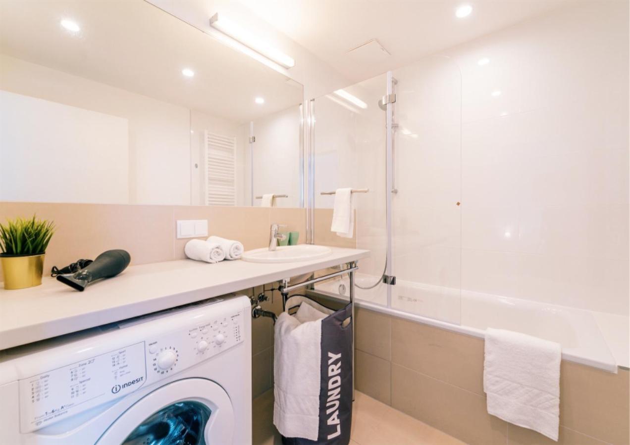 Balcony Apartment, 1 Min To Metro, Perfect For Long Stay Вена Экстерьер фото